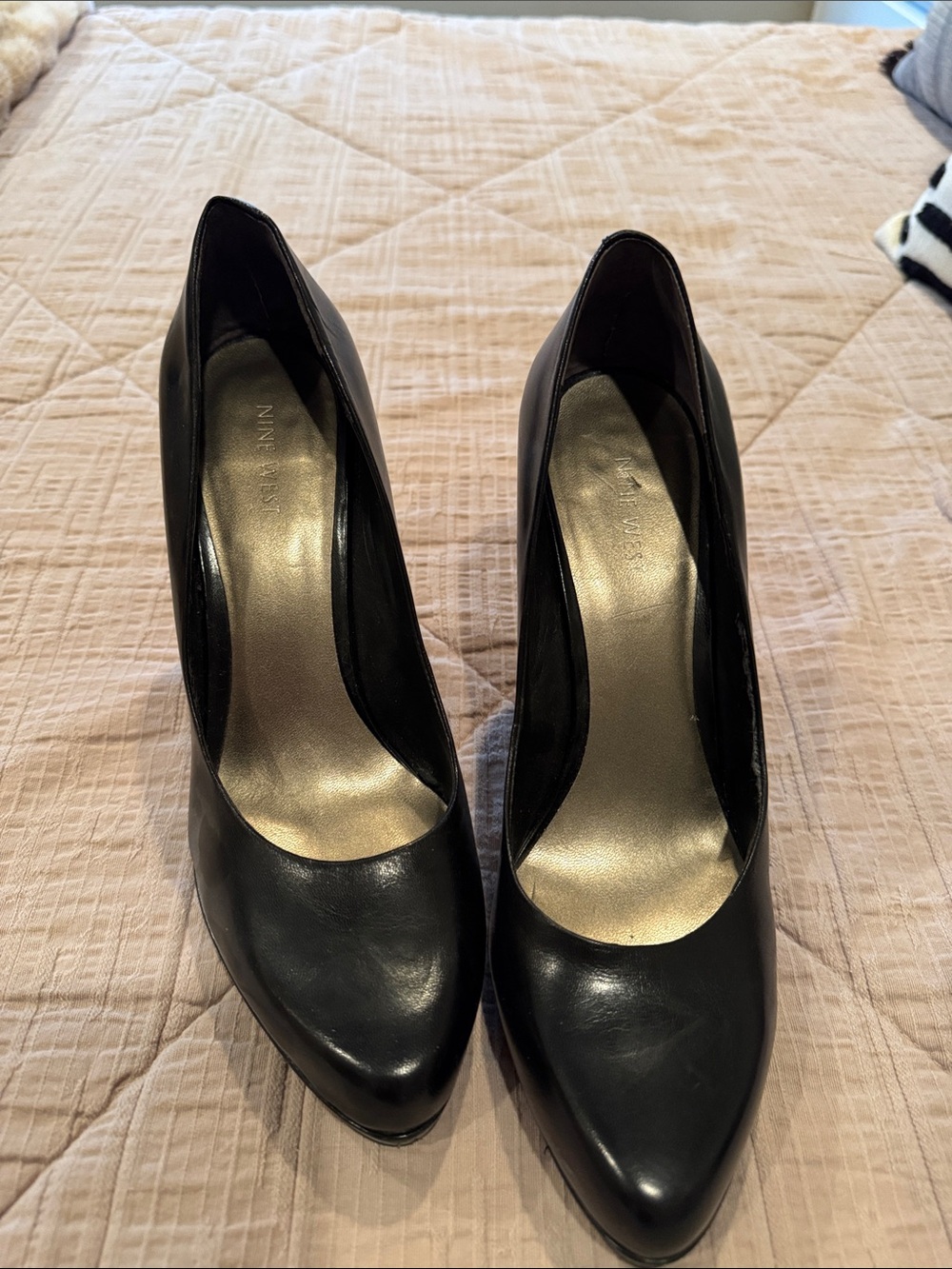 Nine West Black Pointed Toe Pumps